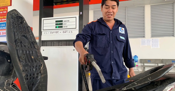 Giá xăng dầu đồng loạt giảm, có loại giảm hơn 4.000 đồng/lít