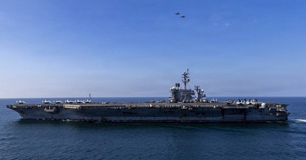 Iran tuyên bố phóng tên lửa vào tàu sân bay Mỹ