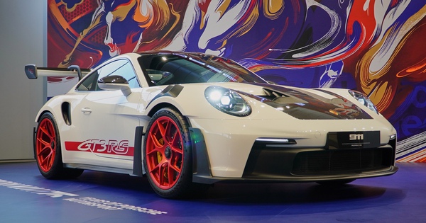 Cận cảnh Porsche 911 GT3 RS trang bị gói 'đường đua' Weissach tại Việt Nam