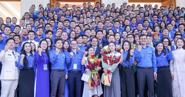Những khoảnh khắc xúc động trong buổi gặp mặt của  Thủ tướng với thanh niên