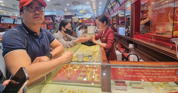 Giá vàng Bảo Tín Minh Châu neo cao nhất thị trường trước giờ mở cửa trở lại