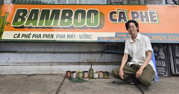 Chàng trai giữ nghề vẽ bảng hiệu thời ‘ông bà anh’