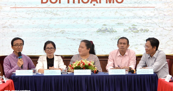 Giải mã nghề công tác xã hội: 'Cho trước, nhận sau'