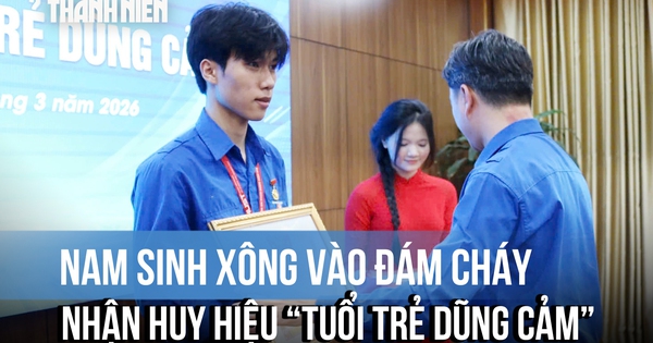 Nam sinh xông vào đám cháy cứu người được tặng Huy hiệu 'Tuổi trẻ dũng cảm’