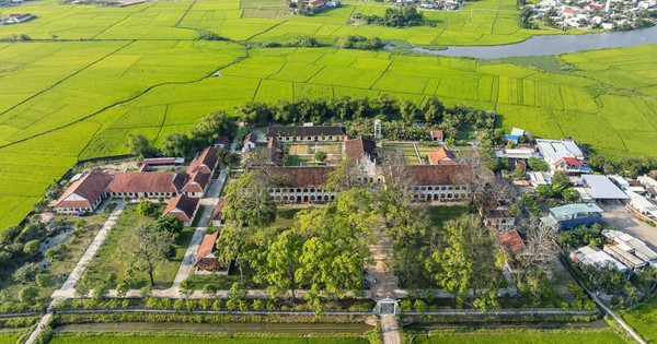 Những nhà thờ độc đáo: Làng Sông - nơi chữ Quốc ngữ in dấu hơn một thế kỷ