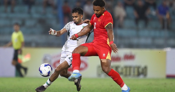 HLV Kim Sang-sik bình luận rất hay về Hoàng Hên và Văn Hậu, bất ngờ nhắc đến... cân nặng Xuân Son