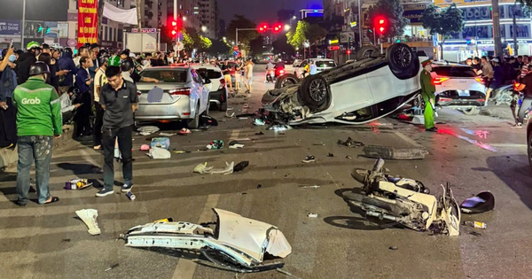 Ô tô Lexus gây tai nạn liên hoàn, 2 người bị thương