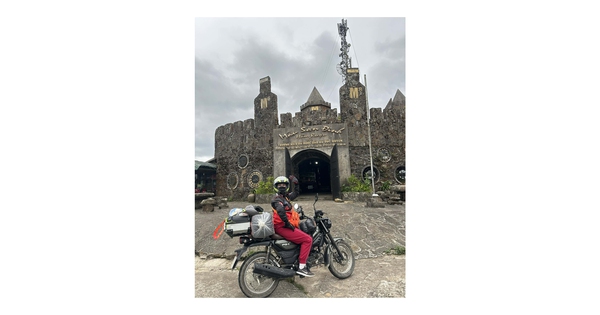 Người phụ nữ 60 tuổi mê lái xe chinh phục đường đèo