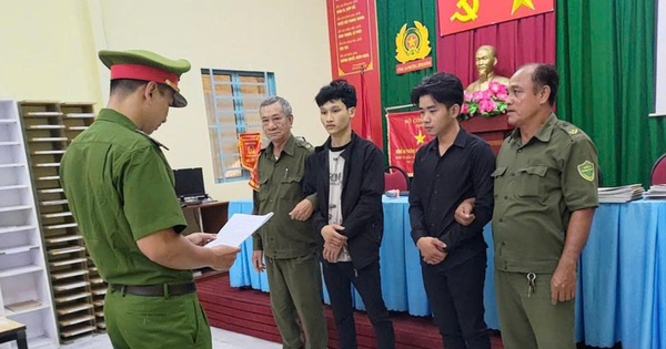 Công an TP.HCM bắt 2 thanh niên cầm hung khí rượt đuổi nhau ở chợ Bình Điền