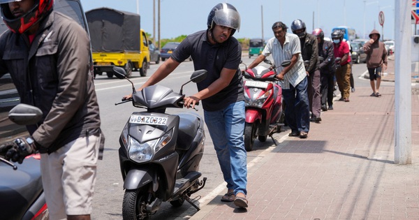 Sri Lanka: Chịu án tù vì tích trữ 4 lít xăng để bán chợ đen