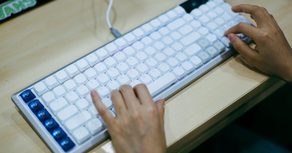 Trải nghiệm bàn phím cơ Vanguard Air 99 Wireless: Mỏng, đẹp, tích hợp Stream Deck