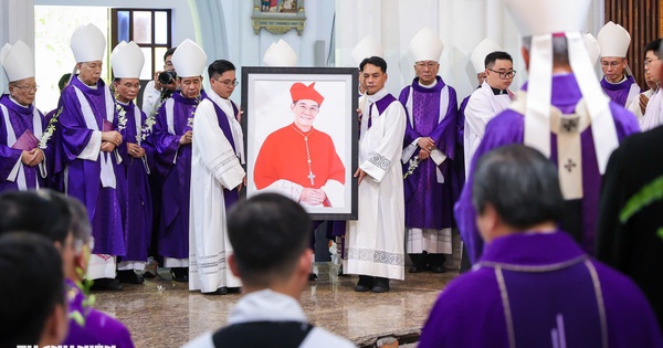 Đức Hồng y Gioan Baotixita Phạm Minh Mẫn về nơi an nghỉ cuối cùng