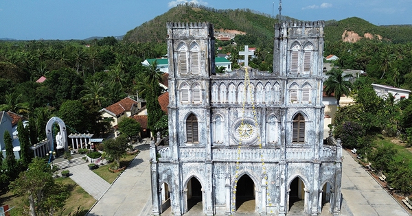 Nhà thờ Mằng Lăng - Thánh đường Gothic lưu giữ hồn chữ Quốc ngữ