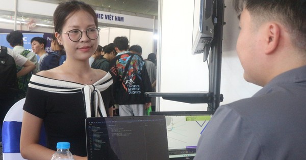 Nhiều việc làm lương từ 15 triệu đồng/tháng trở lên