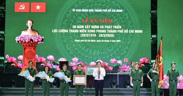 Thanh niên xung phong TP.HCM đón nhận Huân chương Lao động hạng nhất