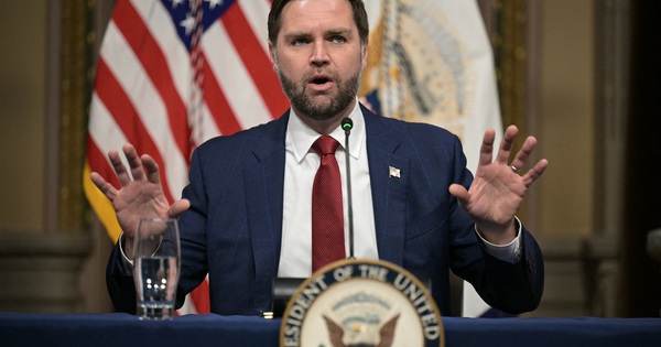 Phó tổng thống Mỹ nói 'bị ám ảnh' về UFO, sẽ 'tìm ra sự thật'