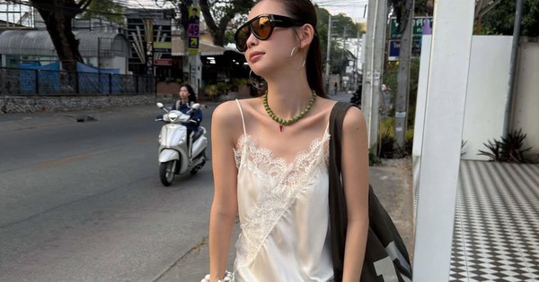 Áo phối ren mang đến vẻ đẹp nửa kín nửa hở