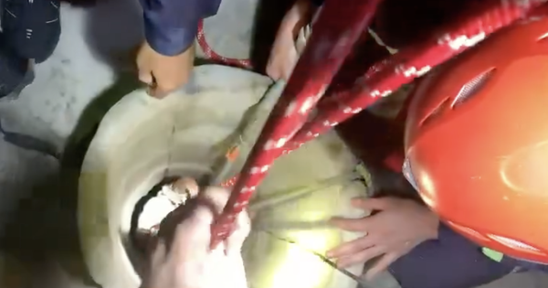 Giải cứu cô gái rơi xuống giếng sâu lúc rạng sáng ở Gia Lai