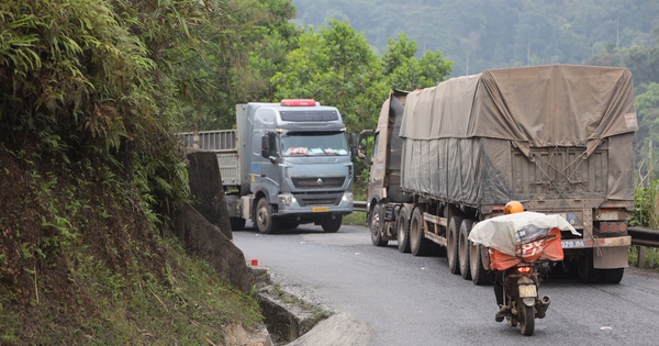 'Hung thần' xe đầu kéo trên những cung đường vùng cao Huế