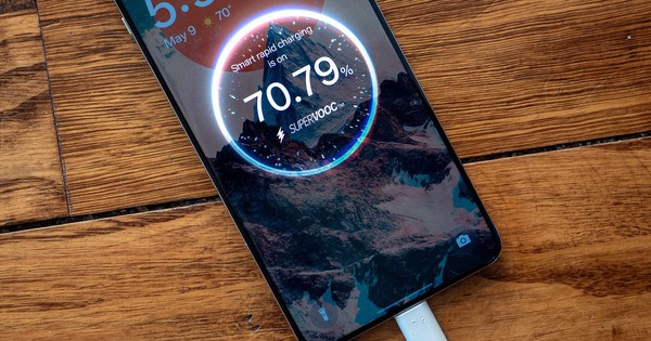 Lý do smartphone sạc rất nhanh rồi bất ngờ chậm lại