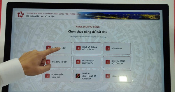 Người dân chỉ mất 3 phút để chứng thực giấy tờ với kiosk thông minh,