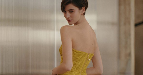 Váy hạ eo, nhân vật chính 'thầm lặng' của mùa này