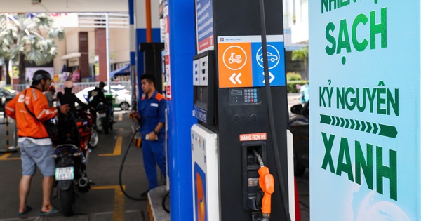 Giá xăng dầu hôm nay 30.3.2026: Thế giới giữ đà tăng