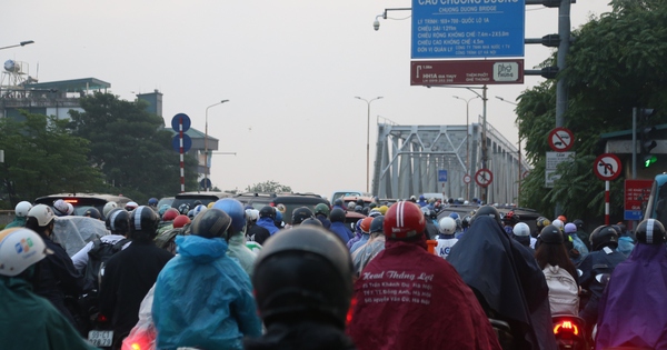 Cầu Chương Dương 'thất thủ' khi Hà Nội cấm xe qua cầu Long Biên