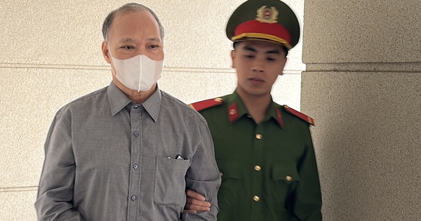 Cựu thứ trưởng Bộ NN-PTNT và 4 cấp dưới nhận hối lộ hơn 40 tỉ đồng