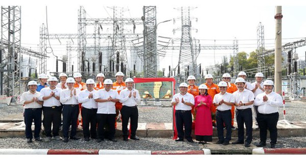 50 năm EVNHCMC, niềm tin luôn được thắp sáng