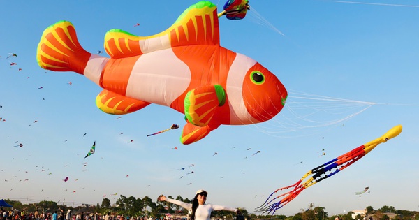 Choáng ngợp với con diều 'khổng lồ' dài 30 m, có giá hơn 40 triệu đồng