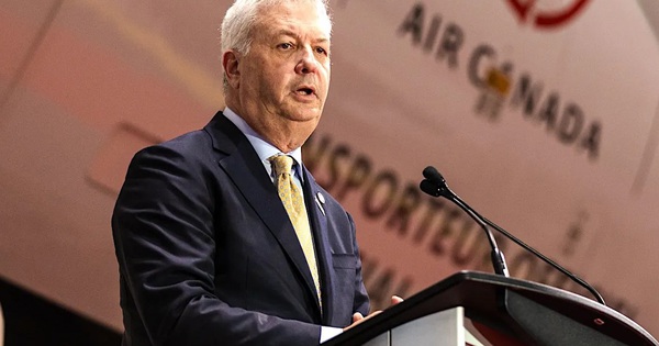 CEO Air Canada từ chức vì ‘không nói tiếng Pháp’ tưởng niệm vụ tai nạn máy bay