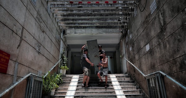 Bên trong cư xá Thanh Đa xuống cấp: Cư dân giằng co giữa đi và ở