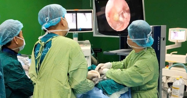 Bệnh viện Đà Nẵng lần đầu phẫu thuật nội soi cột sống 2 cổng