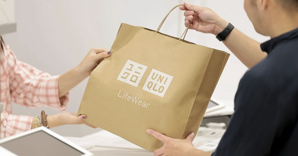 UNIQLO Việt Nam sắp thu 2.000 đồng/túi giấy