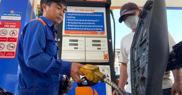 Xăng sinh học E10: Chiêu tiết kiệm của dân văn phòng và sinh viên