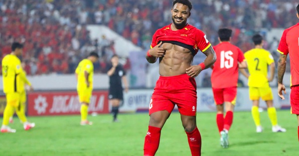 Màn ăn mừng 'đanh đá' của Xuân Son, người xem rất sướng