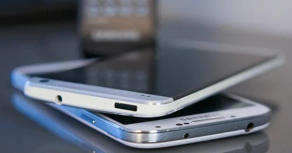 Vì sao smartphone Samsung không có bộ phát hồng ngoại?