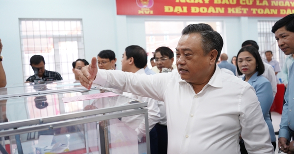 Ông Trần Sỹ Thanh kiểm tra công tác bầu cử tại Khánh Hòa