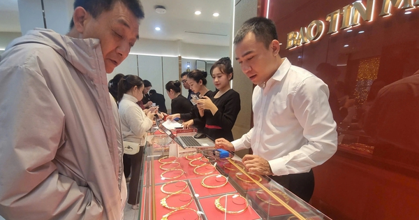 Vì sao giá vàng 'lao dốc' bất chấp căng thẳng địa chính trị leo thang?