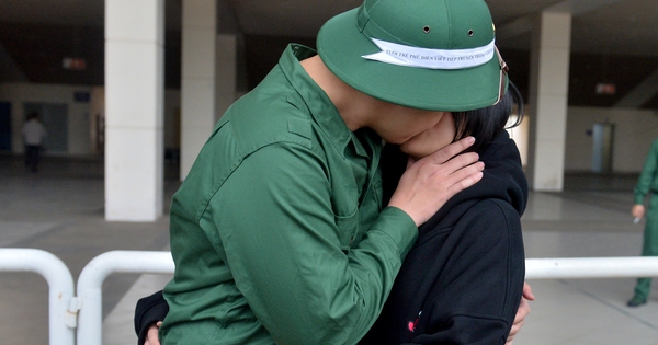 '2 năm nhập ngũ sẽ nhanh thôi, em sẽ là hậu phương vững chắc cho anh'