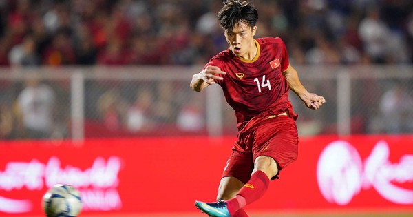 Đội tuyển Việt Nam ‘thừa’ nhạc trưởng: Ông Kim chọn Hoàng Đức, Hoàng Hên hay Quang Hải tái đấu Malaysia?
