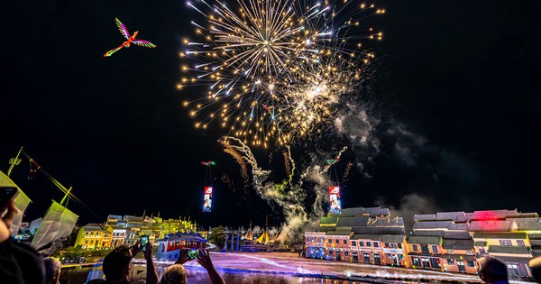 Mãn nhãn drone đèn lồng Rồng - Phượng trong đêm Lễ hội Ánh sáng và Di sản 2026