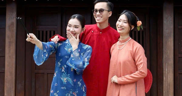 Người trẻ tìm thấy niềm vui từ áo dài