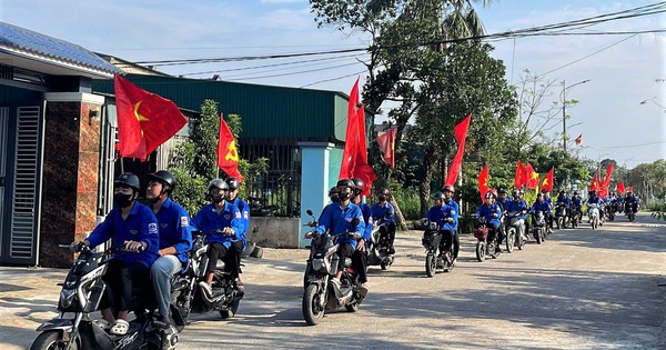 'Tiếng loa thanh niên' lan tỏa không khí bầu cử