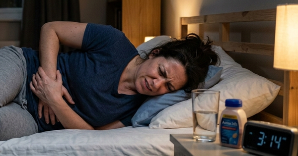 Đau dạ dày vào ban đêm: Nguyên nhân do đâu và khi nào cần đi khám?