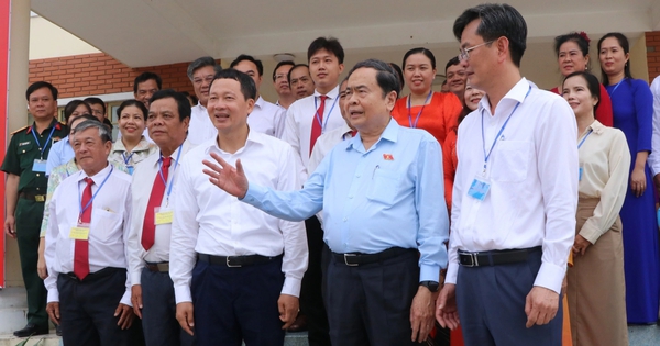 Chủ tịch Quốc hội kiểm tra c&ocirc;ng t&aacute;c chuẩn bị bầu cử ở Đồng Nai