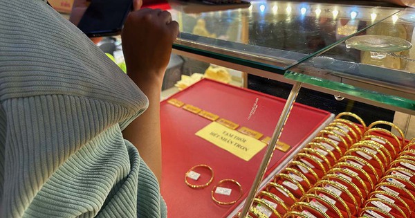 Giá vàng hôm nay 5.3.2026: Neo trên 184 triệu đồng một lượng