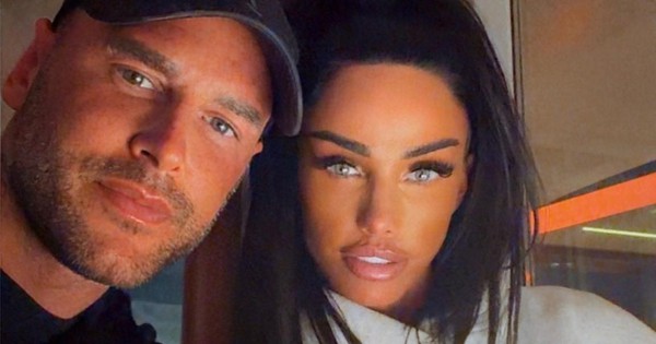 Cựu 'bom sex' Katie Price cưới chồng lần 4 bất chấp gia đình can ngăn