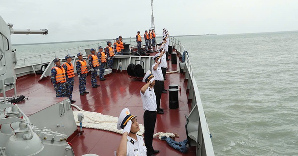 Hình ảnh tàu hộ vệ tên lửa 016 - Quang Trung cập cảng Căn cứ Hải quân Úc